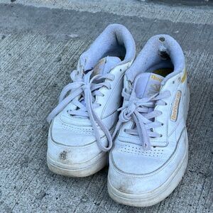 Women’s 8.5 Yellow platform reeboks. Worn in look.